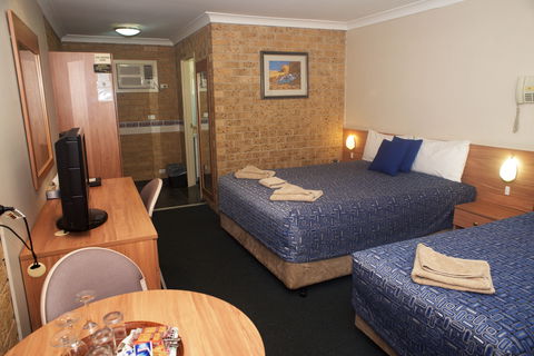 Forest Lodge Motor Inn And Restaurant - Accommodation Cairns 1