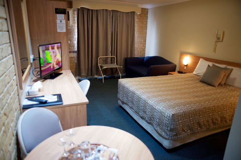 Forest Lodge Motor Inn And Restaurant - Accommodation Cairns 2