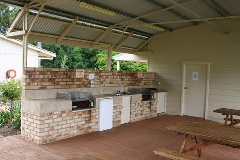 Fossickers' Tourist Park - Accommodation Cairns 1