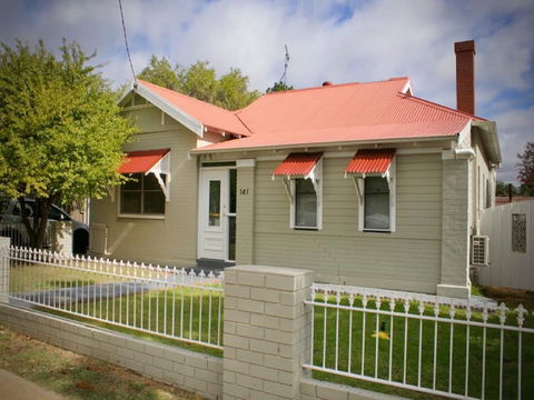 Gipps Street Cottage - Open - Accommodation Cairns 0