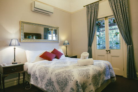 Glenella Guesthouse - Accommodation Cairns 0