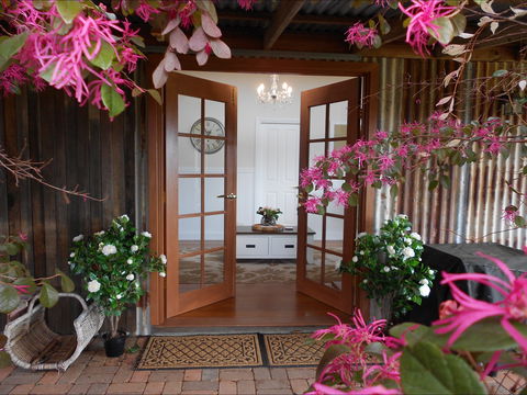 Milton Country Retreat: The Chocolate Cottages - Accommodation Cairns 0