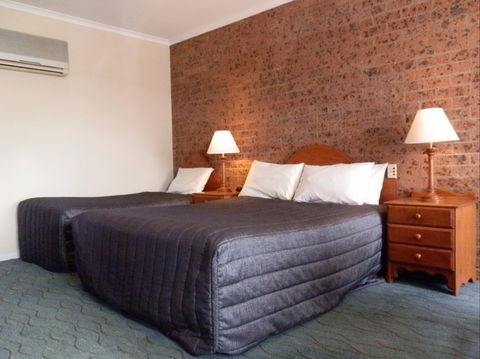 Swaggers Motor Inn - Accommodation Cairns 2