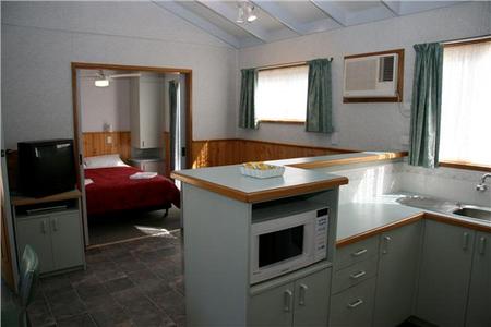 Sale Motor Village - Accommodation Cairns 4