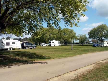Sale Showground Caravan And Motorhome Park - Accommodation Cairns 1