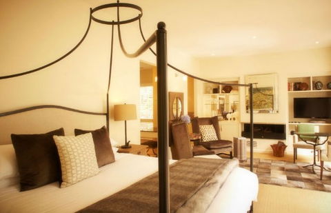Lake House - Accommodation Cairns 1