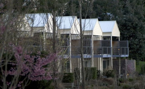 Lake House - Accommodation Cairns 2