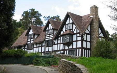 William Shakespeare's Bed & Breakfast - Accommodation Cairns 0