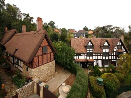 William Shakespeare's Bed & Breakfast - Accommodation Cairns 1
