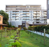 Honeysuckle Executive Apartments - Accommodation Cairns