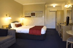 In Town Motor Inn - Accommodation Cairns 1