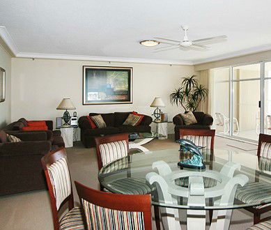Burleigh Surf Beachfront Apartments - Accommodation Cairns 0