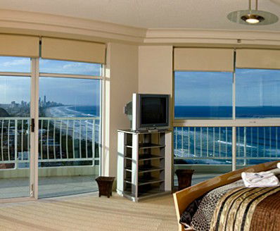 Burleigh Surf Beachfront Apartments - Accommodation Cairns 3
