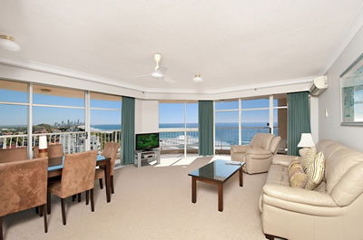 Burleigh Surf Beachfront Apartments - Accommodation Cairns 5