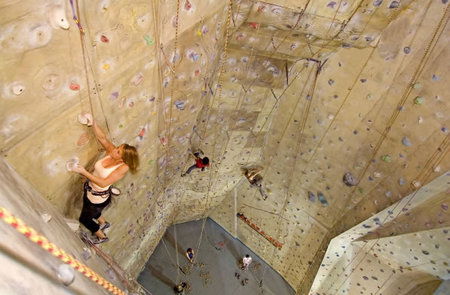 Cliffhanger Climbing Gym - Accommodation Cairns 3