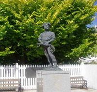 Alexander Cameron Statue - Accommodation Cairns