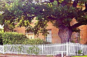 Oak Lodge - Accommodation Cairns 0