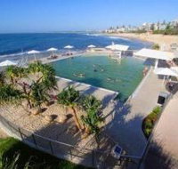 Kings Beach - Beachfront Salt Water Pool - Accommodation Cairns