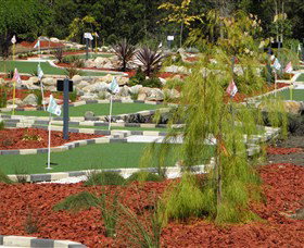 18 Hole Mini Golf - Club Husky - Accommodation Cairns 0