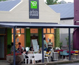 Artists On Parade Art Gallery - Accommodation Cairns 1