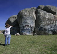 Thunderbolts Rock - Accommodation Cairns