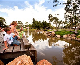 Savannah Visitor Plaza, Taronga Western Plains Zoo Dubbo - Accommodation Cairns 7