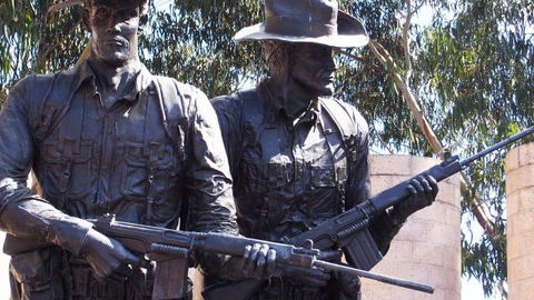 ANZAC Parade - Accommodation Cairns 1
