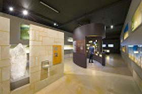 Pinnacles Desert Discovery Centre - Accommodation Cairns 1