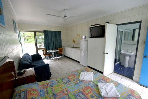 Tropical Palms Inn - Accommodation Cairns 0