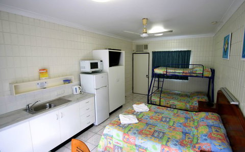 Tropical Palms Inn - Accommodation Cairns 2