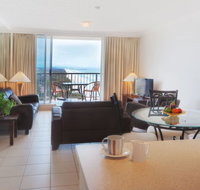 Golden Sands On Main Beach - Accommodation Cairns