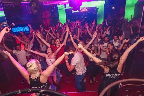 THE HANGOVER CRAWL - CLUB CRAWL SURFERS PARADISE - NIGHTLIFE - CLUBBING - Accommodation Cairns 1