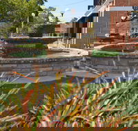 Bauer and Wiles Memorial Fountain - Accommodation Cairns