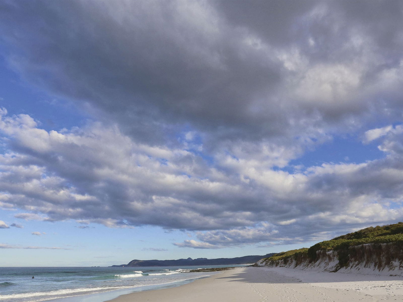 Friendly Beaches TAS Accommodation Cairns