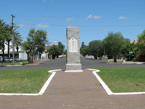War Memorial And Heroes Avenue, Roma - Accommodation Cairns 0