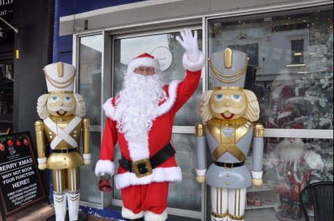 Mrs Claus And Santa - Accommodation Cairns 0