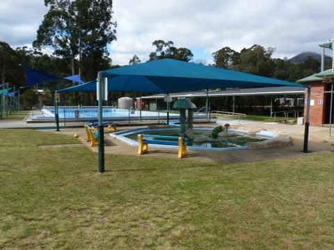 Marysville Outdoor Swimming Pool - Accommodation Cairns 2