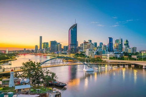 Brisbane Airport Transfers : Brisbane To Brisbane Airport BNE In Luxury Van - Accommodation Cairns 6