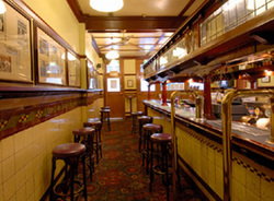 Fortune Of War Hotel - Accommodation Cairns 1