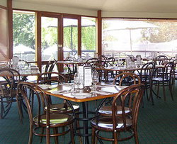 Oakbank Hotel - Accommodation Cairns 1