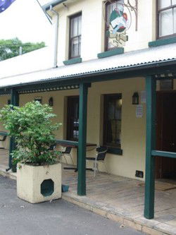 Bird In Hand Inn - Accommodation Cairns 1