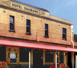 Oakbank Hotel - Accommodation Cairns 2