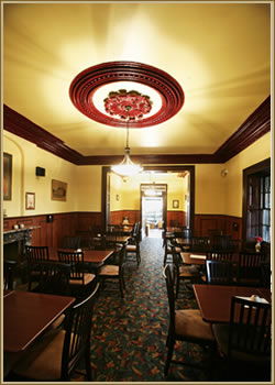 Macquarie Arms Hotel - Accommodation Cairns 2
