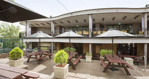 Castle Hill Tavern - Accommodation Cairns 1