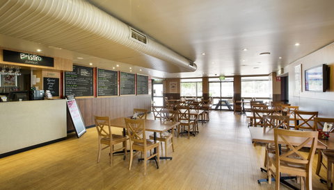 Castle Hill Tavern - Accommodation Cairns 2