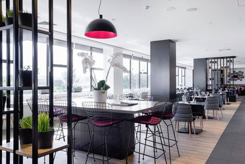 MRepublic Restaurant, Bar And Lounge - Accommodation Cairns 1