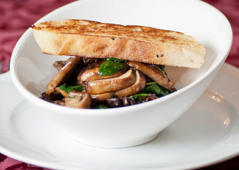 Coopers Colonial Motel & Rhys's Restaurant - Accommodation Cairns 3