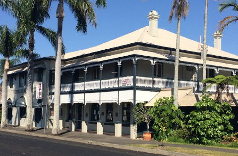 The Waterloo Bay Hotel - Accommodation Cairns 1