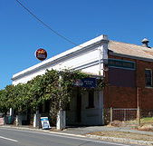 Red Hill Hotel - Accommodation Cairns
