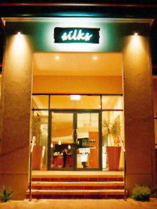 Silks Bar & Bistro - Accommodation Cairns 3